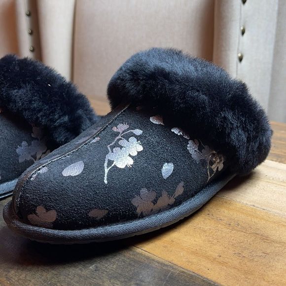 UGG SCUFFETTE II Floral Foil Slippers - Picture 8 of 10